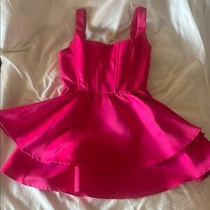 Hot pink 2-layer mini dress
Big bow on the back